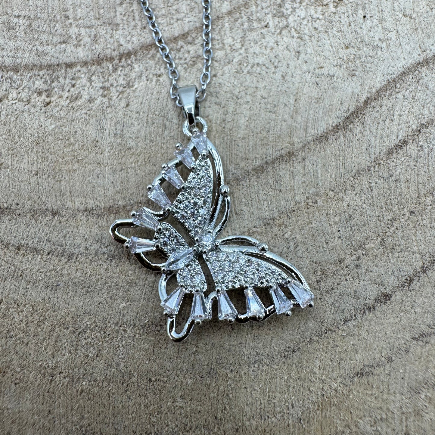 Fio Borboleta Brilhantes Prateado (Oferta Brincos)