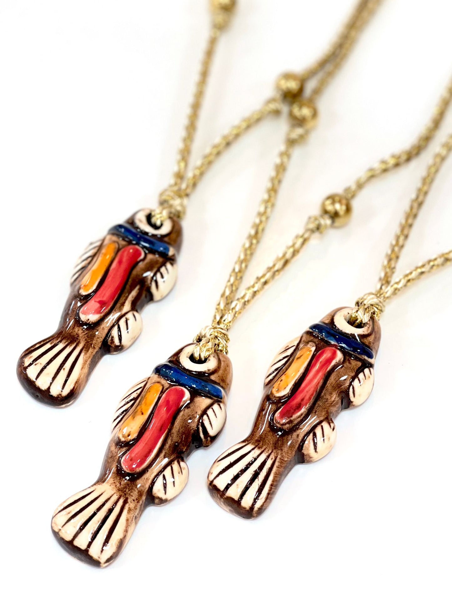 Colar Peixe de Louça e Cordão Dourado