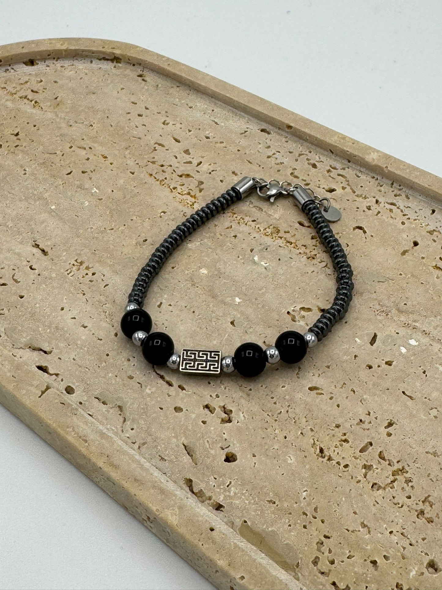 Pulseira Homem Geometrica com Pedras Pretas e Metal