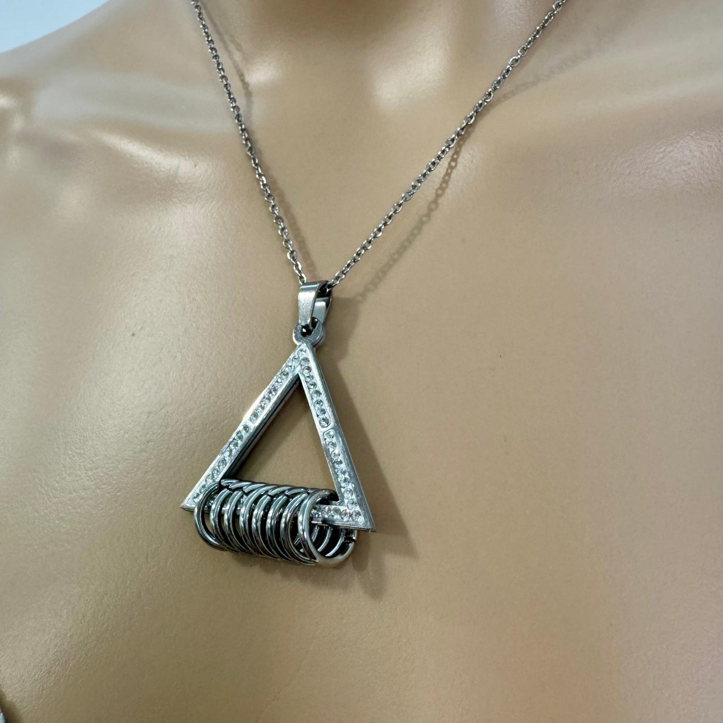 Fio Triangulo com Pedrinhas
