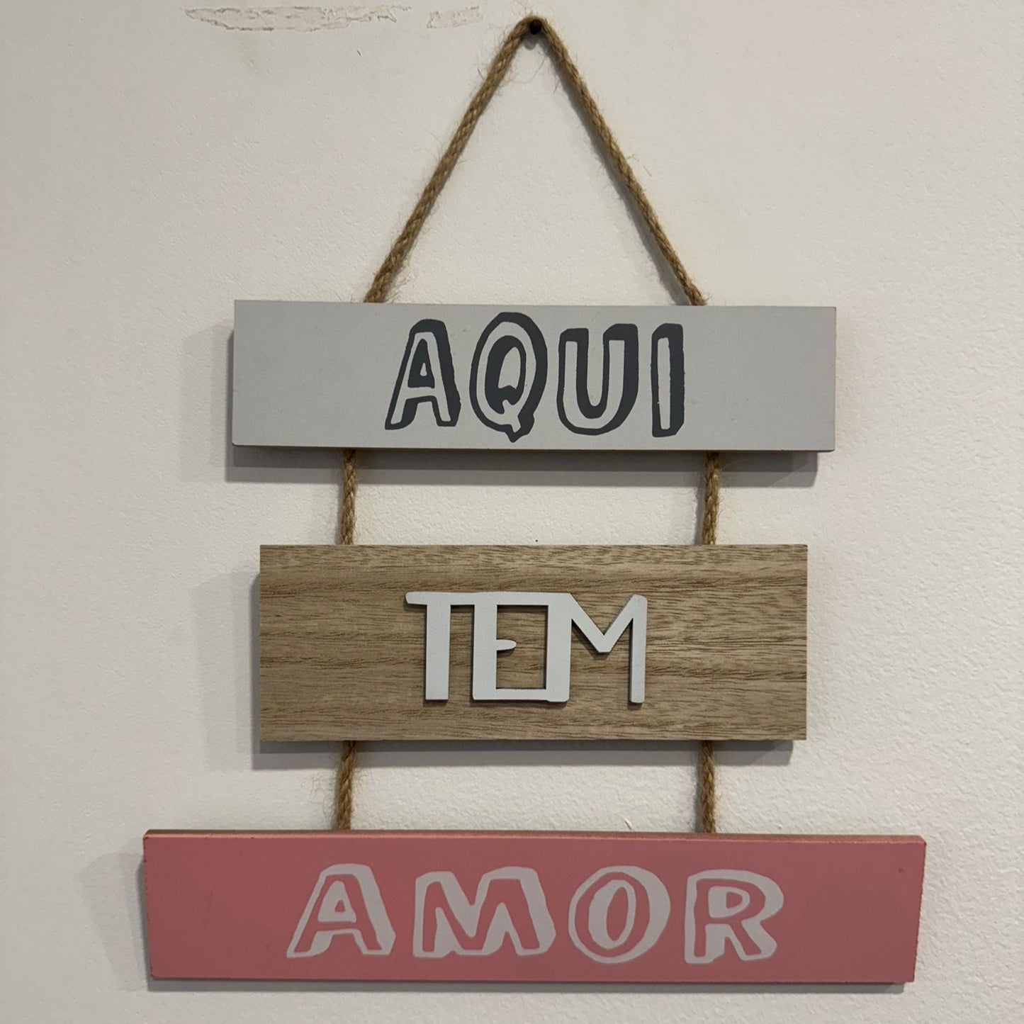 Placa Parede MDF (Variadades) Aqui Tem Amor
