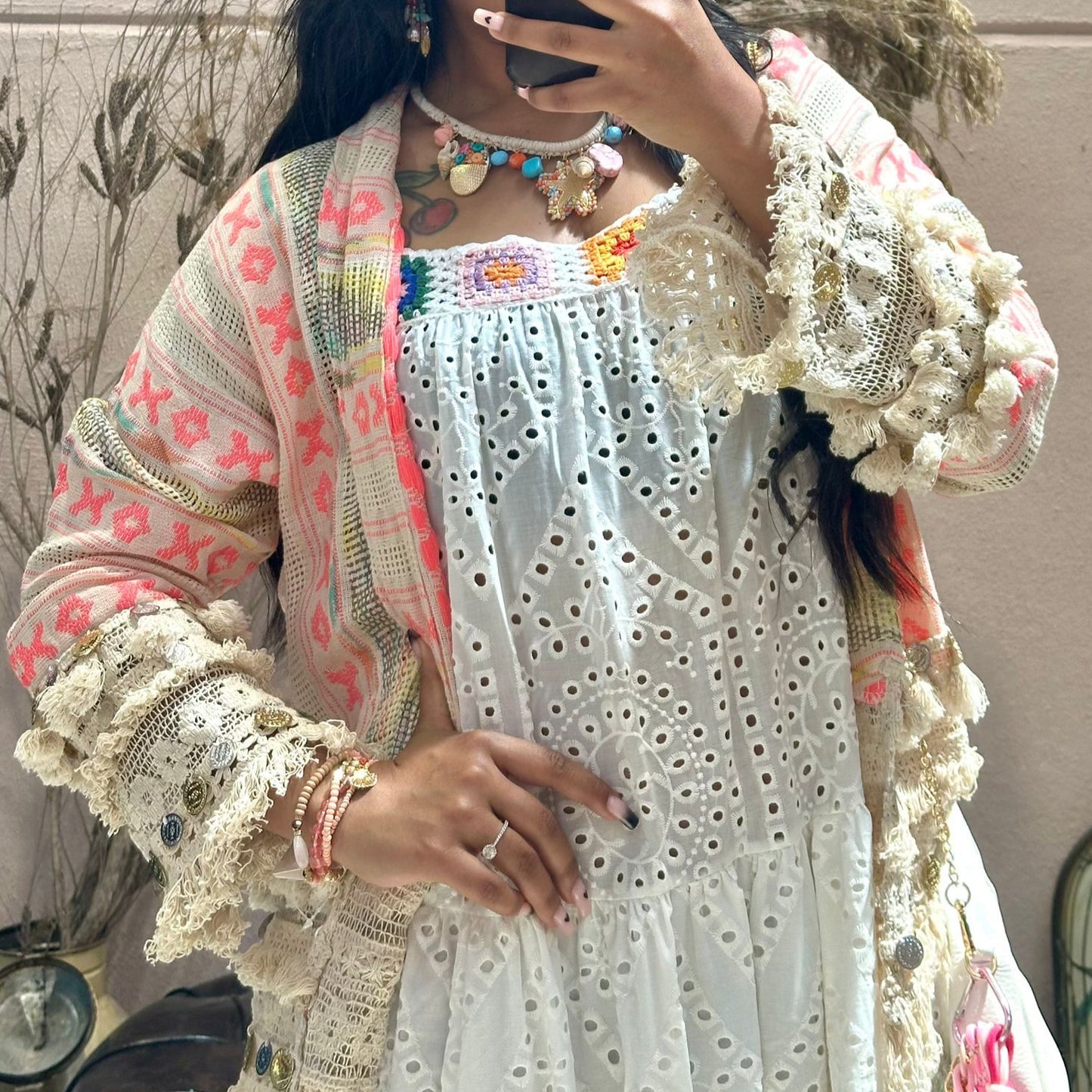 Kimono Boho colorido com franjas e lantejoulas, Bege