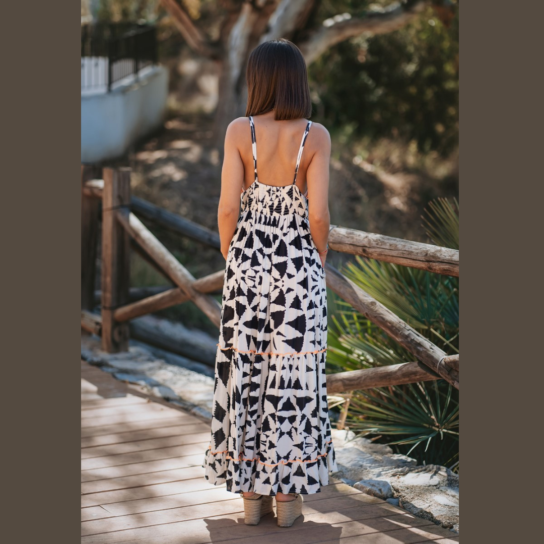 Vestido Preto e Branco com Vivos em Laranja 35655 XL