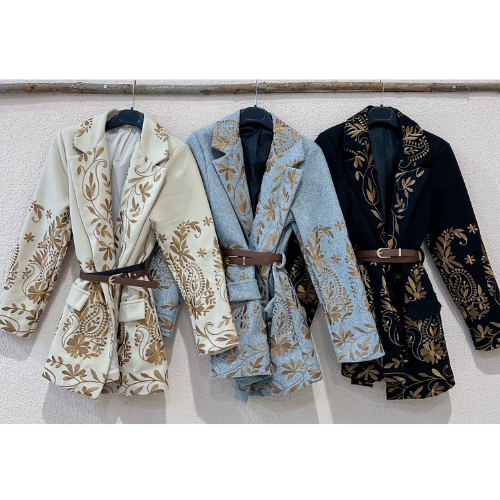 Casaco Bordado a Dourado (Variadades) Preto
