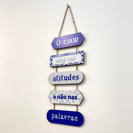 Placa Parede MDF - o amor está nas...