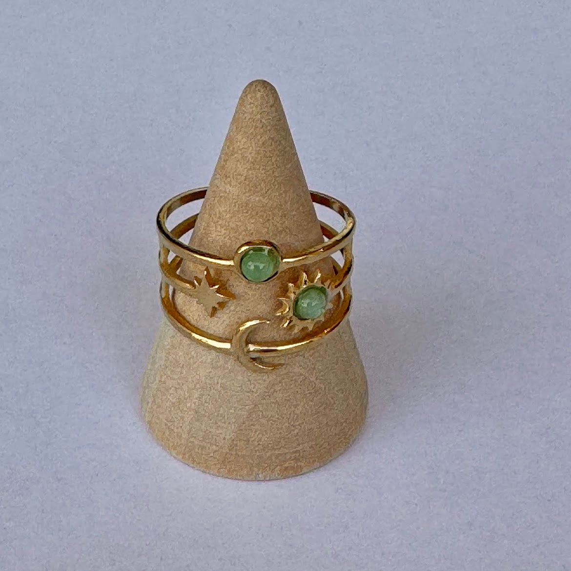 Anel Astral, Dourado com Pedras Verdes