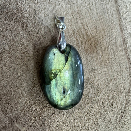 Pendente Pedra, Labradorite Rolado