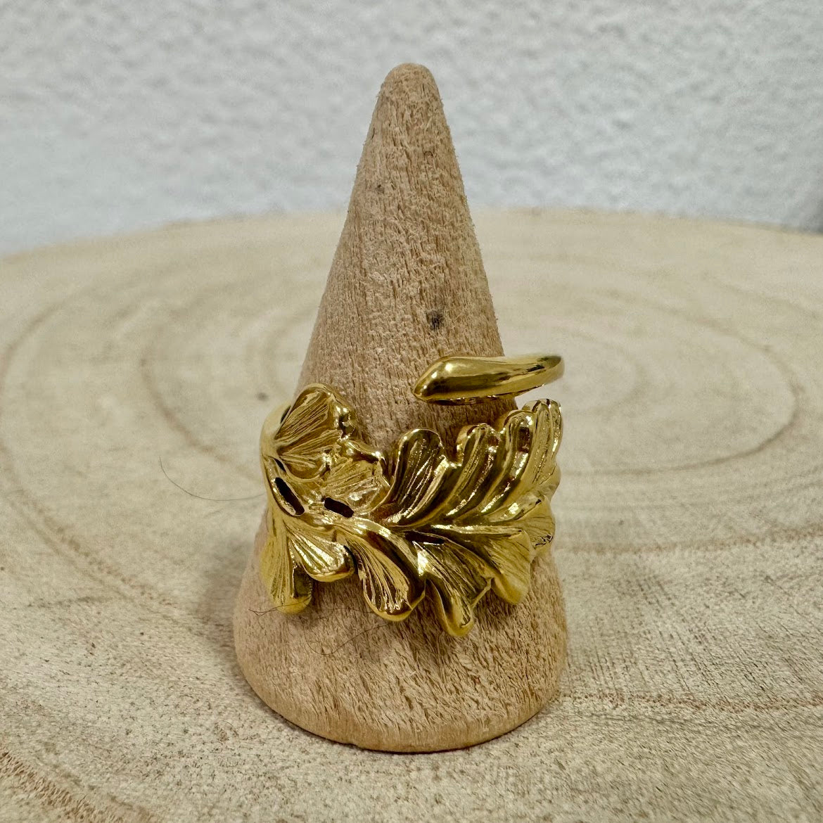 Anel Folha Grossa VARIEDADES Dourado