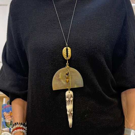 Colar Quenia, Peça Amarela em Forma Dream Catcher