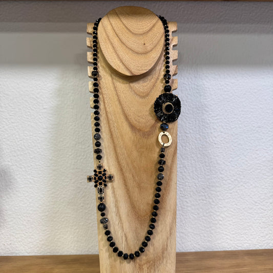 Colar Comprido Cruz e Medalhão Preto
