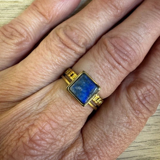 Anel Dourado Quadrado Lapiz Lazuli