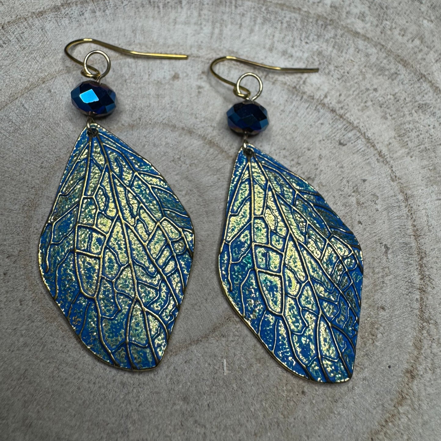 Brincos Rústicos Folha Azul e Dourado com Missanga