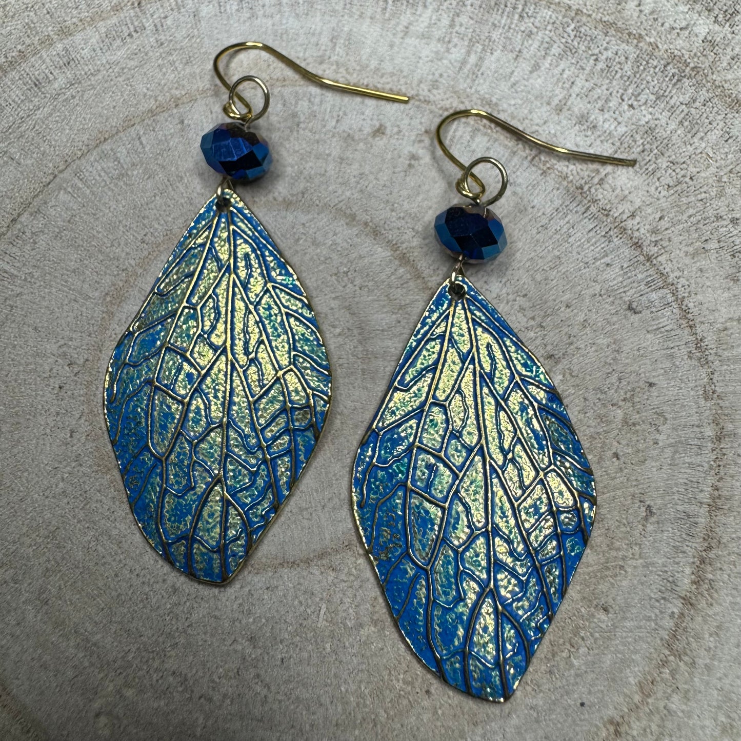 Brincos Rústicos Folha Azul e Dourado com Missanga