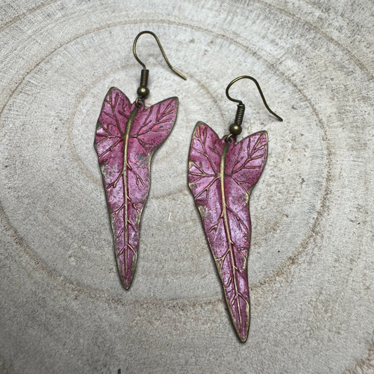 Brincos Rústicos Folha Coração Comprido Rosa