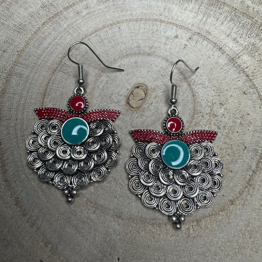 Brincos Rústicos Caracolinhos com Verde e Vermelho Prateado