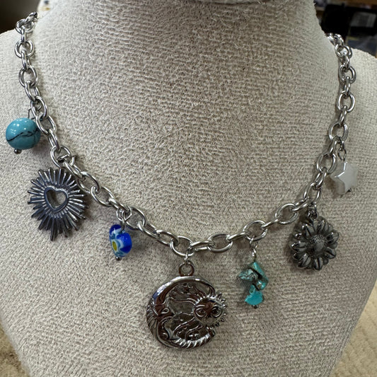 Fio Grosso Aço com Pendentes Prateados e Azuis