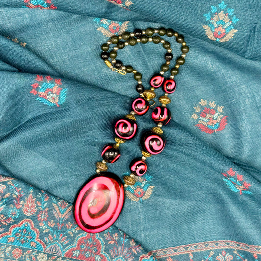 Colar Rosa e Preto