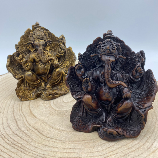 Ganeshas Sentado numa Folha, Media, Madeira e Dourada Tipo A