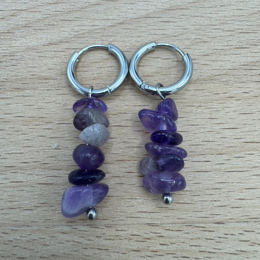Brincos Argolas com Pedra Cascalho Ametista Prateado