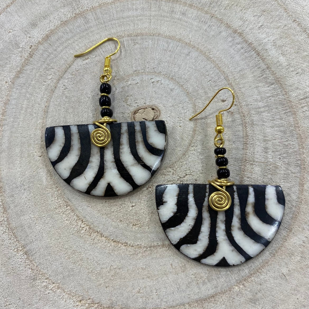 Brincos Quenia, Zebra com 3 Miçangas
