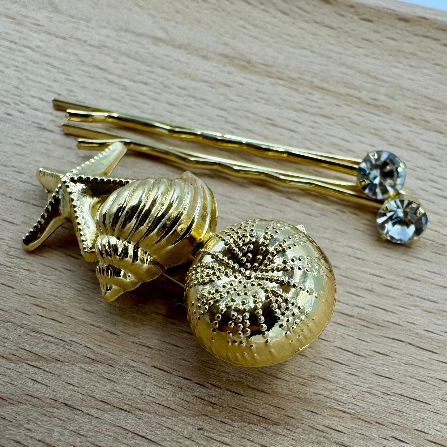 Gancho e Mola Cabelo Dourado Frutos do Mar e Brilhantes