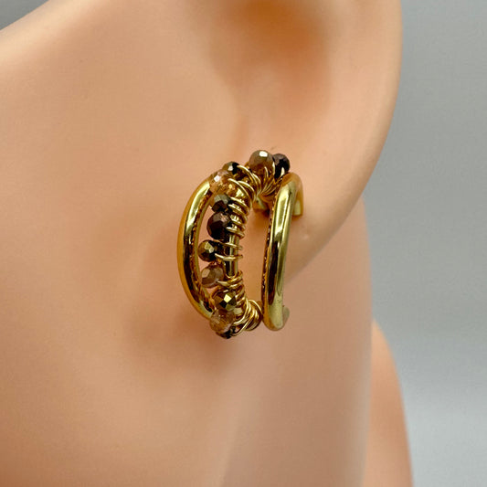 Brincos Argola Pequena Tripla com Pedrinhas Brilhantes Dourado - Dourados