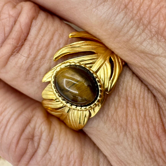 Anel Folha Pedra Oval Olho de Tigre Dourado