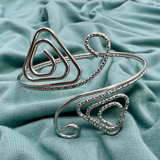 Braçadeira Triangulos Dobrados Prateado