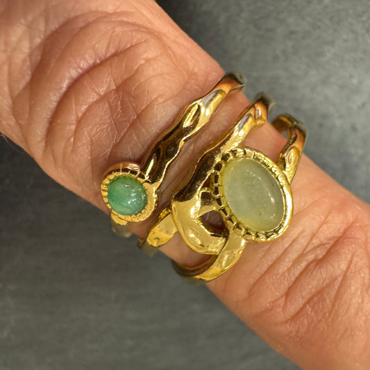 Anel 3 Fiadas Pedra Redonda e Oval Verdes Dourado
