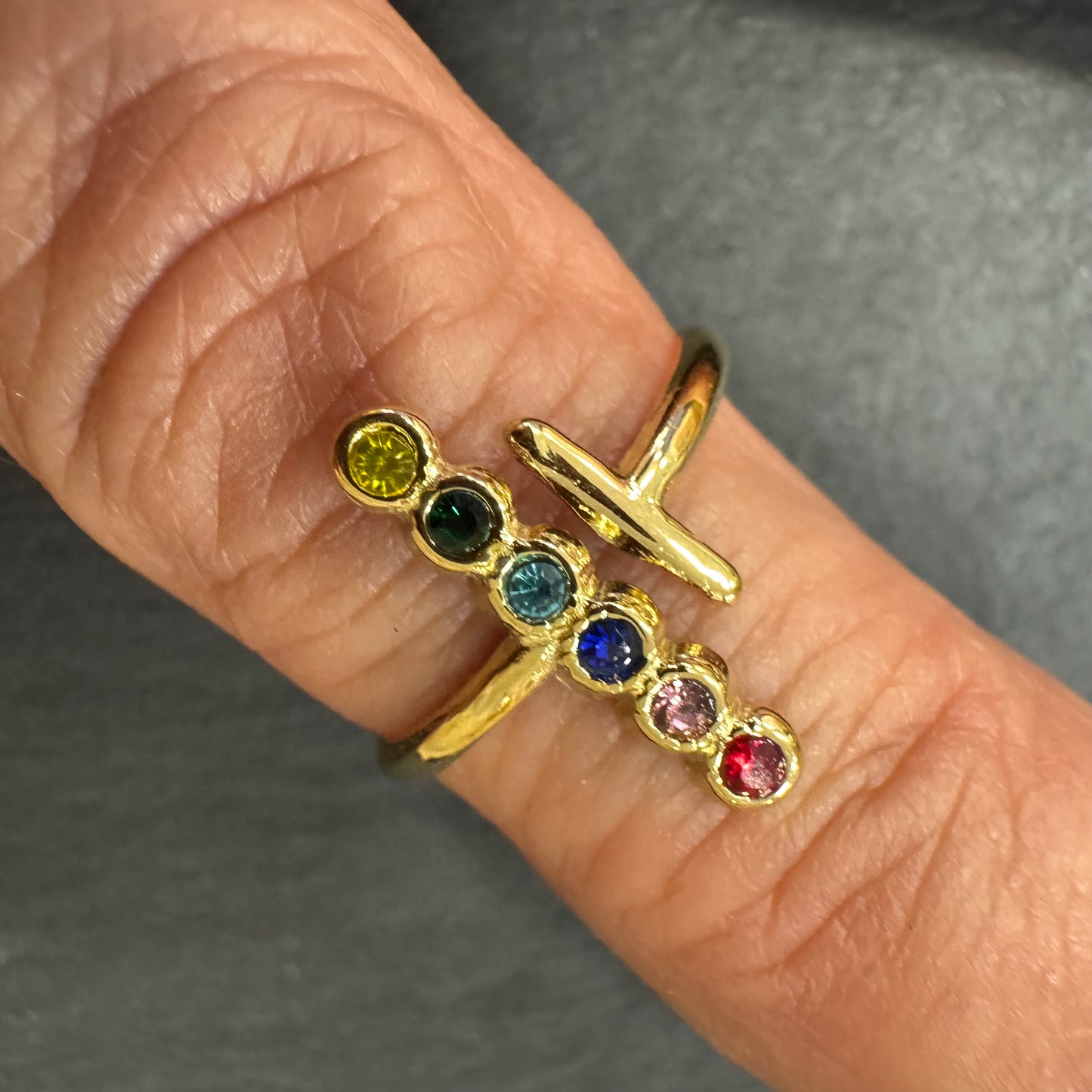 Anel Carreira de Brilhantes às Cores Dourado