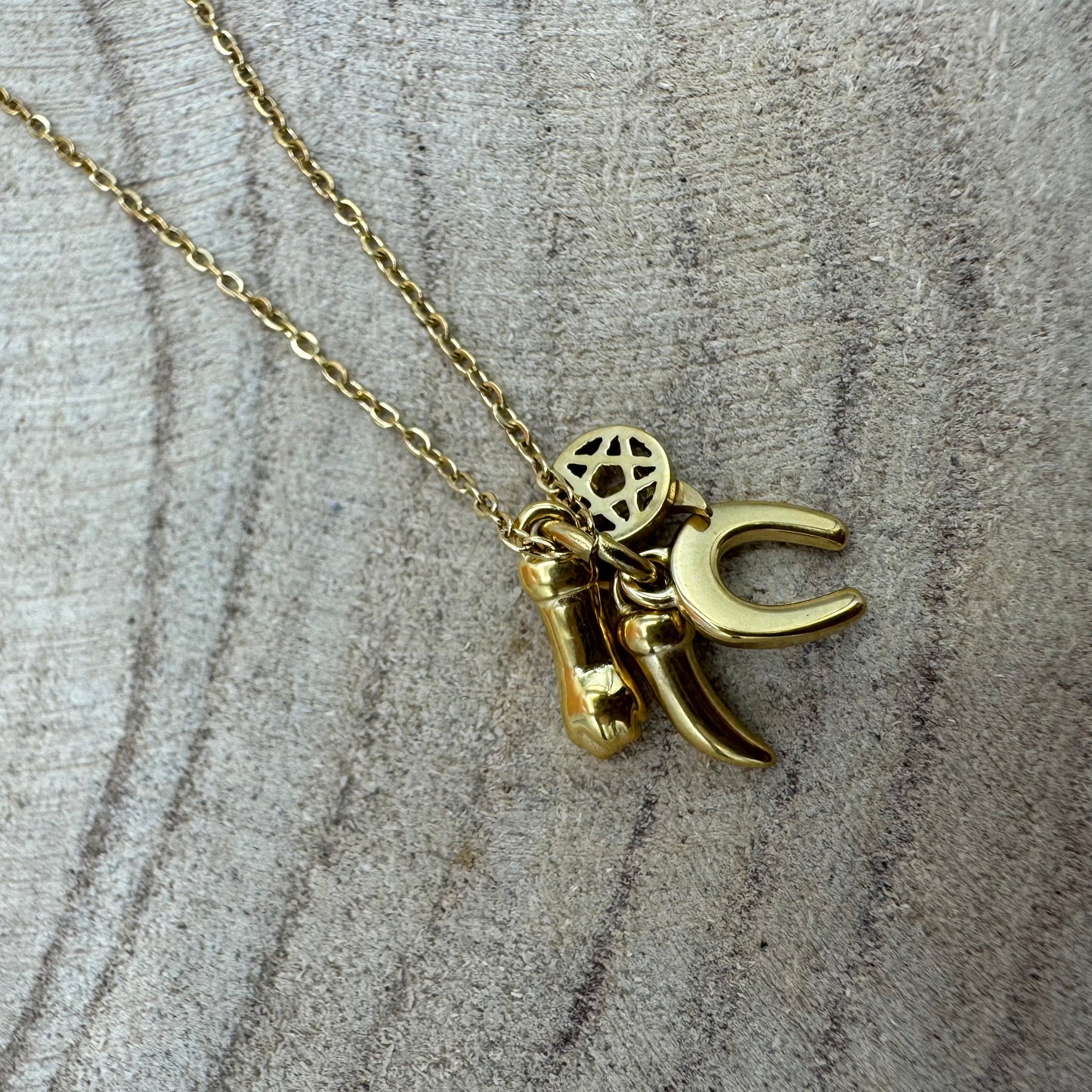 Fio Amuletos Inox Dourado