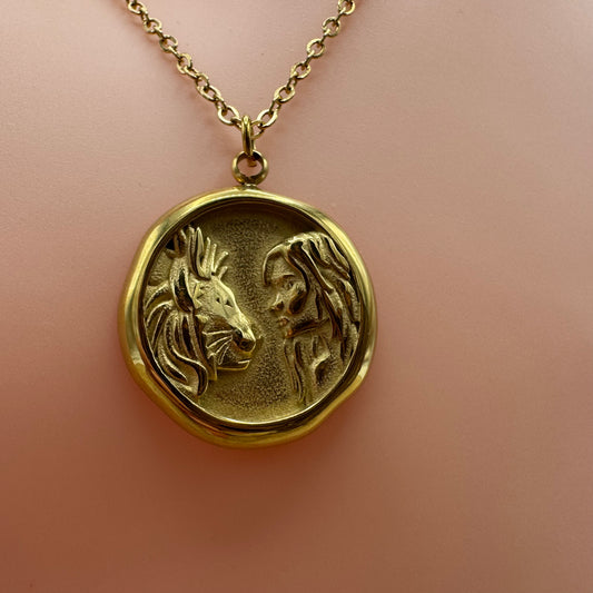 Fio Medalha Leão e Mulher Dourado