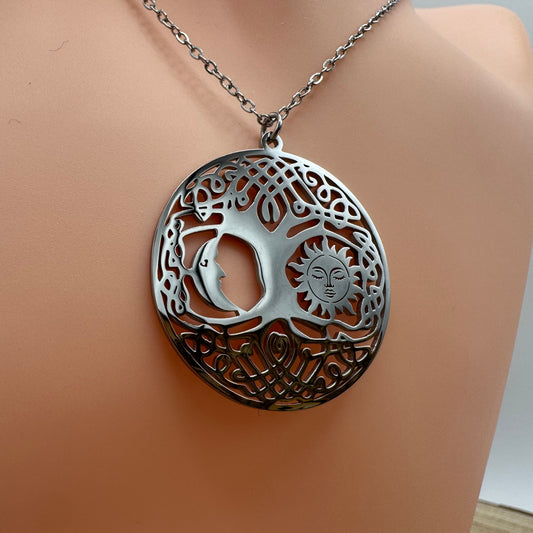 Fio Medalha Grande com Árvore, Sol e Lua Prateado