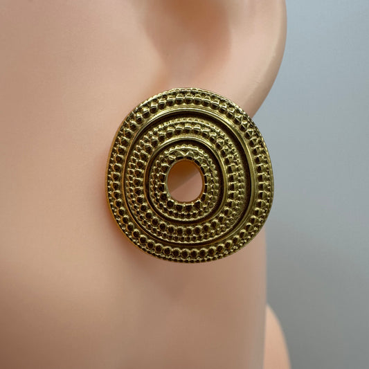Brincos Medalhões Trabalhados e Furados Dourado