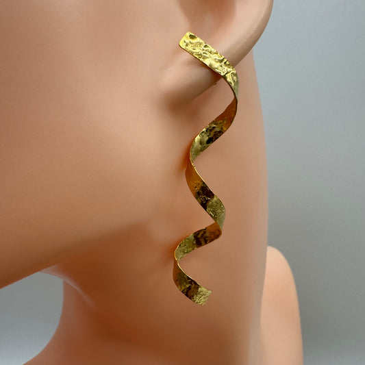 Brincos Fita Rigidas Tremida Enrolada Dourado