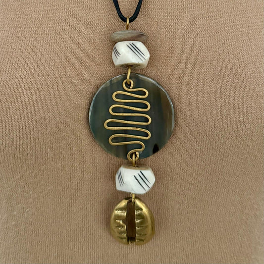 Colar Quenia, Serpent Grande de Latão