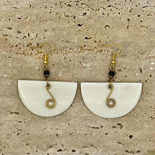 Brincos Shabiki Caracol Longo (Branco)